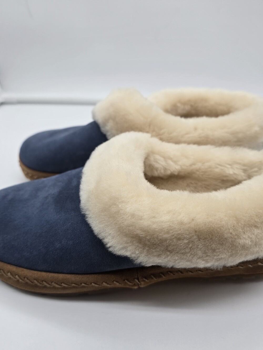 LL Bean Womens Size 6.5? Blue Shearling Wicked Good Sheepskin Slippers L.L.